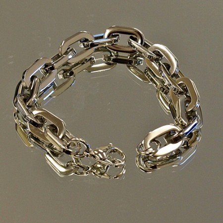 Solid Oval Link Bracelet